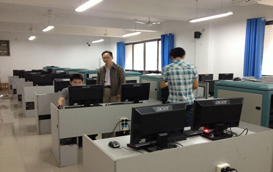 石曉冀 匠心育才，助力學(xué)子在重慶中職技能大賽網(wǎng)絡(luò)技術(shù)服務(wù)項(xiàng)目斬獲佳績(jī)